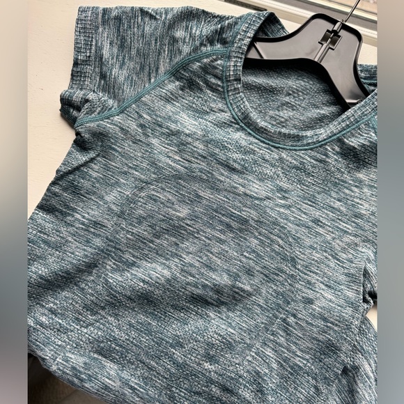 Lululemon Swiftly Tech Short Sleeve 2.0 - Picture 3 of 4